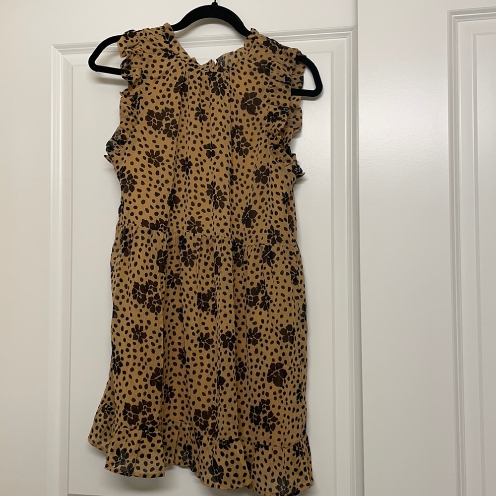 Cute tan and black forever 21 dress.
